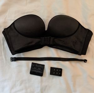 Strapless push-up bra with front buckle